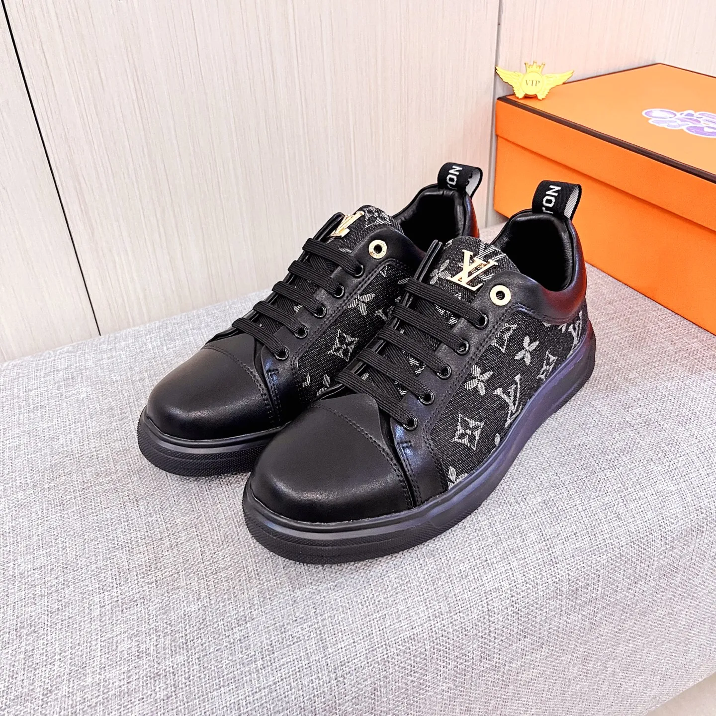 🚘🚘Factory batch 400💰[LV]🔥Louis Vuitton, high-end men's shoes brand, official website 1:1 latest masterpiece: the upper is made of first-layer cowhide imported from Italy with a comfortable and breathable lining➕original non-slip and wear-resistant outsole🔥, making walking more convenient and comfortable! An exclusive new model, a stunning work, a beautiful 1:1 replica [color] compared to the official quality! Create a fashionable personality to set off your uniqueness! A must-have for trendy men! Classic🔥Size: 38-44 Color: 🔥Multiple colors available🔥